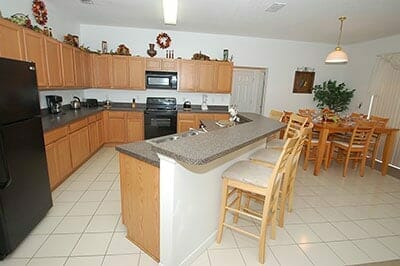 orlandovacation_kitchen-home-rental