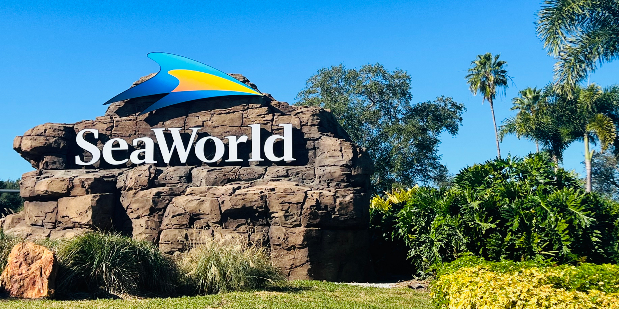 SeaWorld Orlando Theme Park information and deals on tickets and packages.