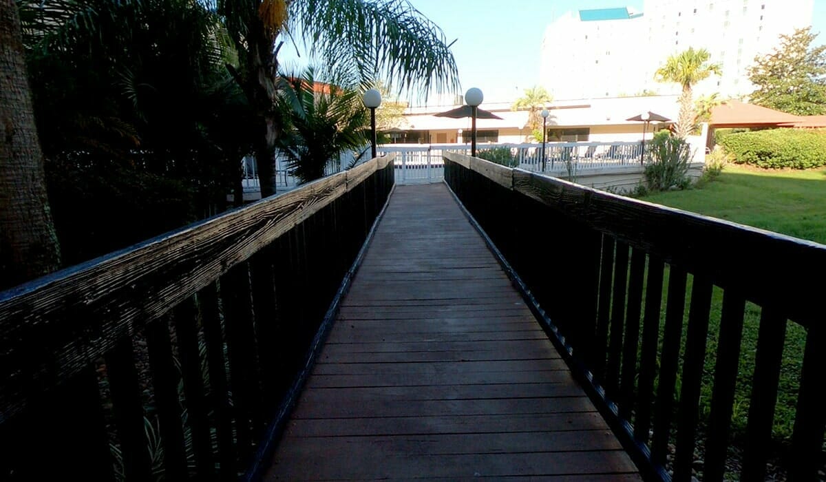 Baymont Inn Universal Orlando Hotel bridge