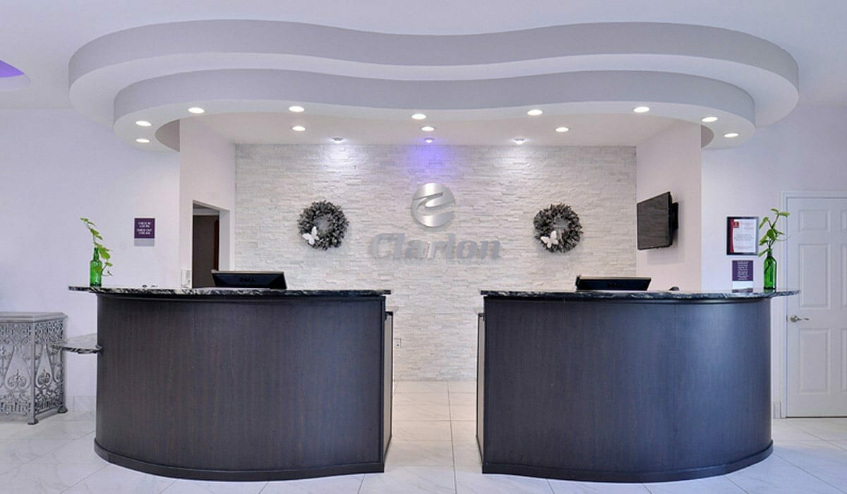 Clarion Hotel Orlando Reservation Desk
