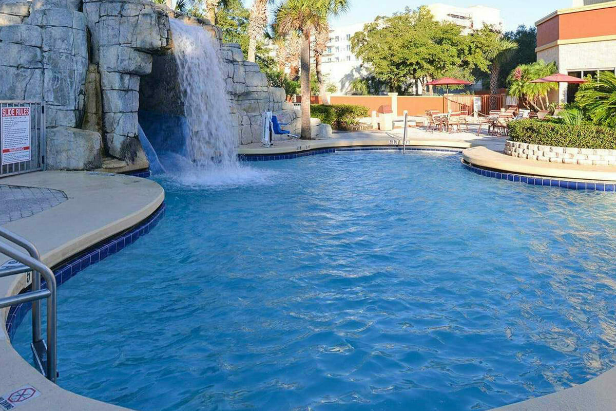 Comfort Inn Orlando Hotel Lake Buena Vista Pool 3