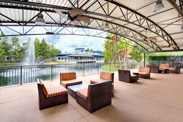 Holiday Inn Resort with Waterpark Outdoor Lounge